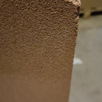 Płyta korkowa 25mm 915x610mm drobnoziarnista  -uszkodzona