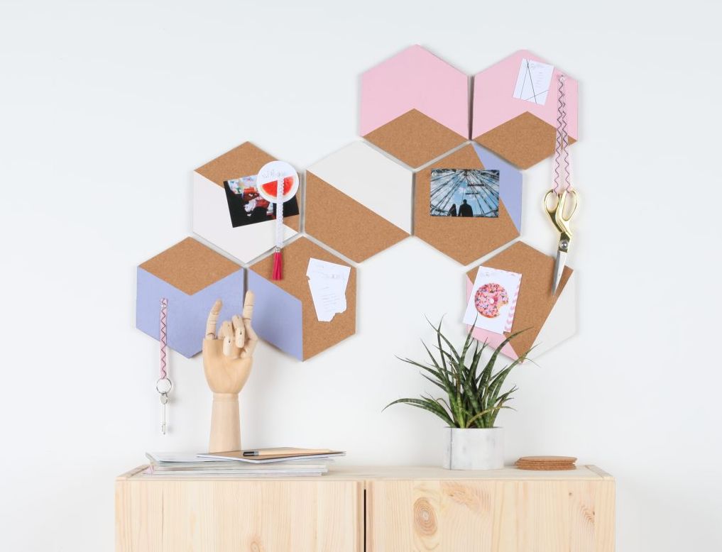 Dekoracyjne korki ścienne w różnych kolorach – naturalna ozdoba każdej ściany